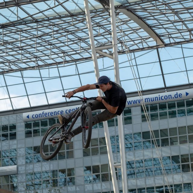 Part II of my „best of“ shoots from the bike and style Mountainbike Freestyle Contest 2018 - presented by Audi 
Congratulations to the winners!

@munich_airport #bikeandstyle @audi_de #mountainbike #freestyle #contest 
#bikeandstyle2018 #munichairport #mtb #bmx #sportsphotography #mountainbikephotography #dirt #gravity
