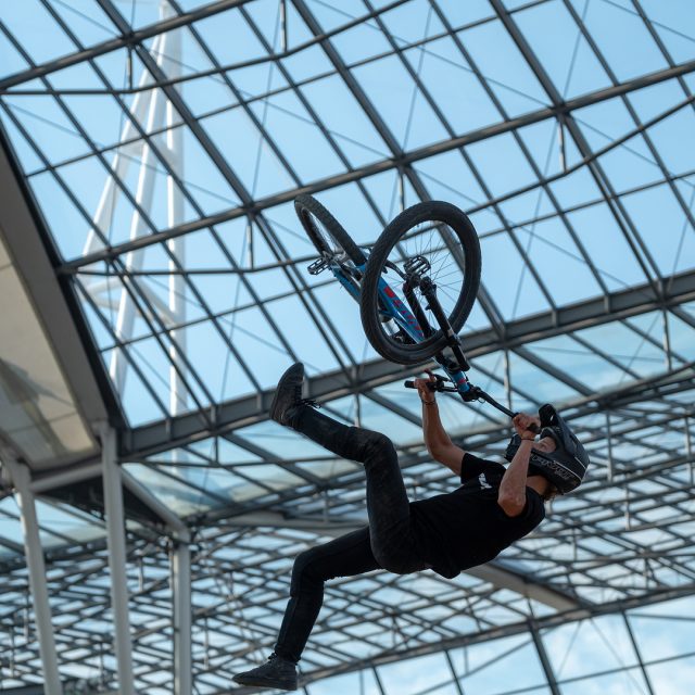 Part III of my „best of“ shoots from the bike and style Mountainbike Freestyle Contest 2018 - presented by Audi 
Congratulations to the winners!

@munich_airport #bikeandstyle @audi_de #mountainbike #freestyle #contest 
#bikeandstyle2018 #munichairport #mtb #bmx #sportsphotography #mountainbikephotography #dirt #gravity
